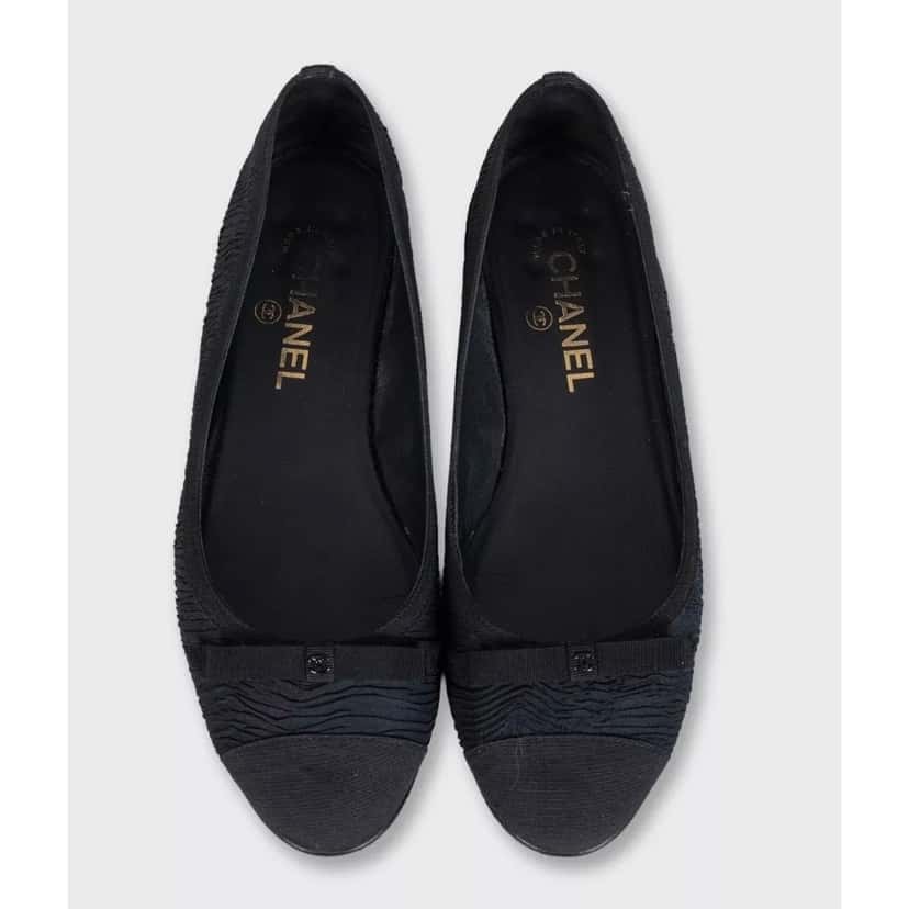 Chanel Chanel Black Textile Ballerina Flats with Bows, Size 38.5 Pre-owned Black Leather Good condition - Back View