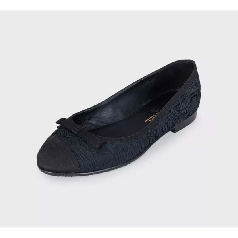 Chanel Chanel Black Textile Ballerina Flats with Bows, Size 38.5 Pre-owned Black Leather Good condition - Inside View