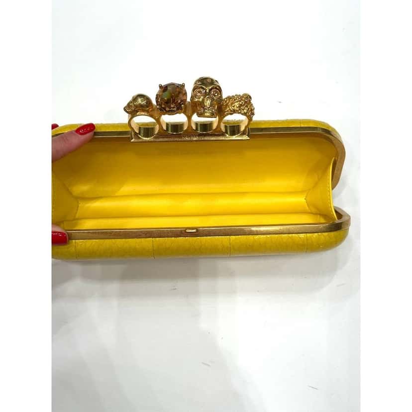 Alexander McQueen Alexander McQueen Yellow Snakeskin Skull Clutch pre-owned Yellow Leather Good condition - Inside View