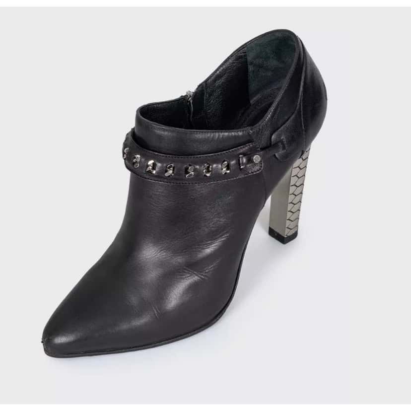 Roberto Cavalli Roberto Cavalli Black Leather Ankle Boots sz.40 pre-owned Black Leather Good condition - Inside View