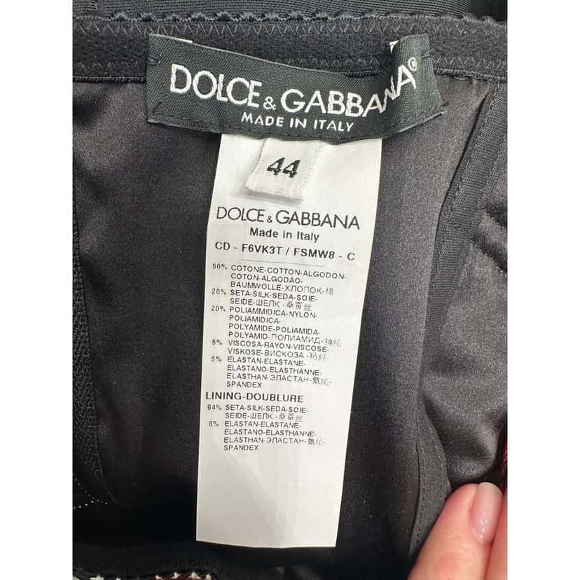 Dolce & Gabbana Dolce & Gabbana Floral Print Fitted Dress - Size 44 Pre-owned Black Cotton Good condition - Model View