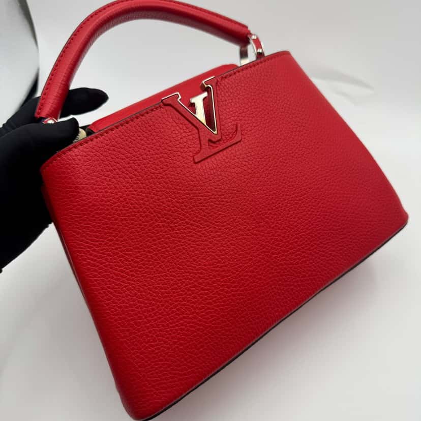 Louis Vuitton Capucines Red Good condition - Box View