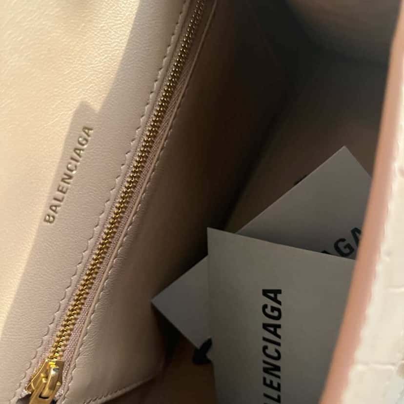 Balenciaga Hourglass Beige Leather Gold Never worn, with tag - Model View