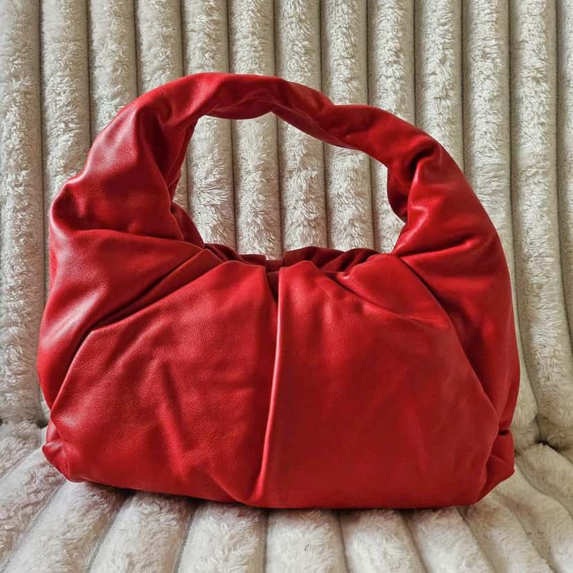 Bottega Veneta Shoulder Pouch Red Leather Good condition - Back View