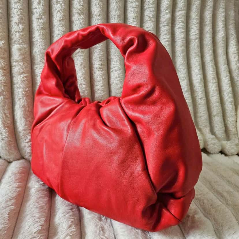 Bottega Veneta Shoulder Pouch Red Leather Good condition - Model View