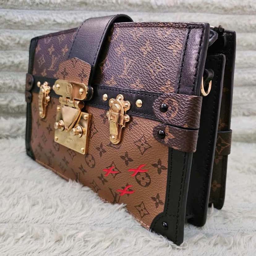 Louis Vuitton Trunk Brown Canvas Gold Good condition - Model View