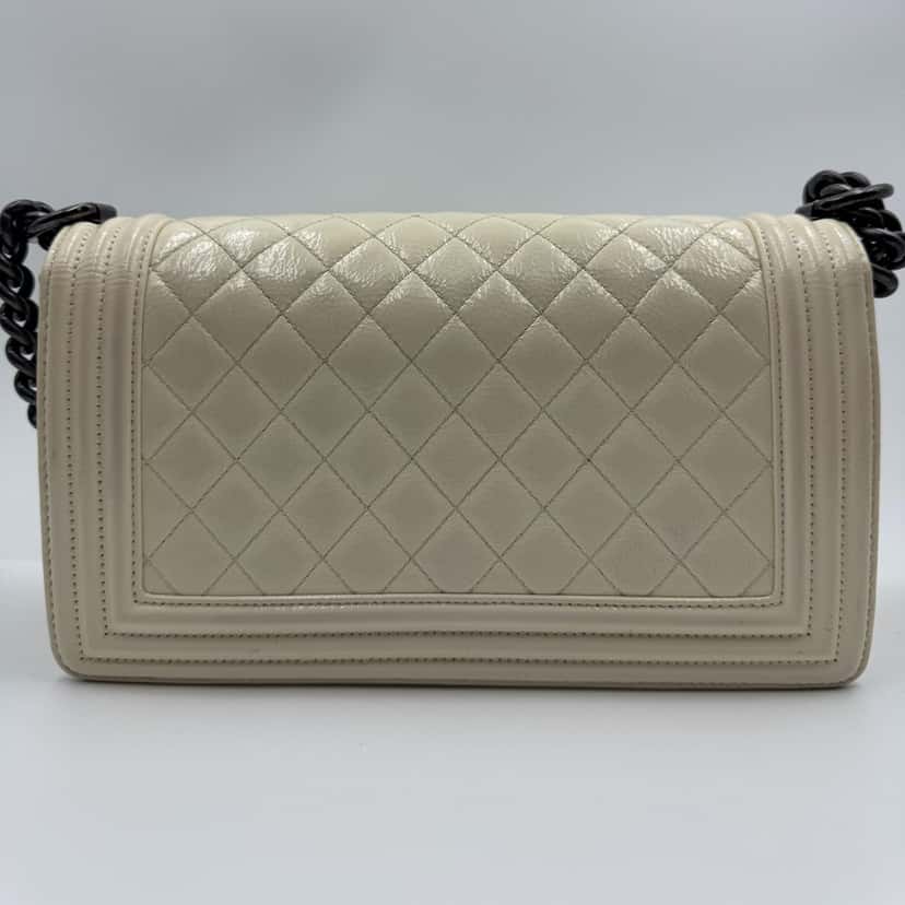 Chanel Boy White Fair condition - Back View
