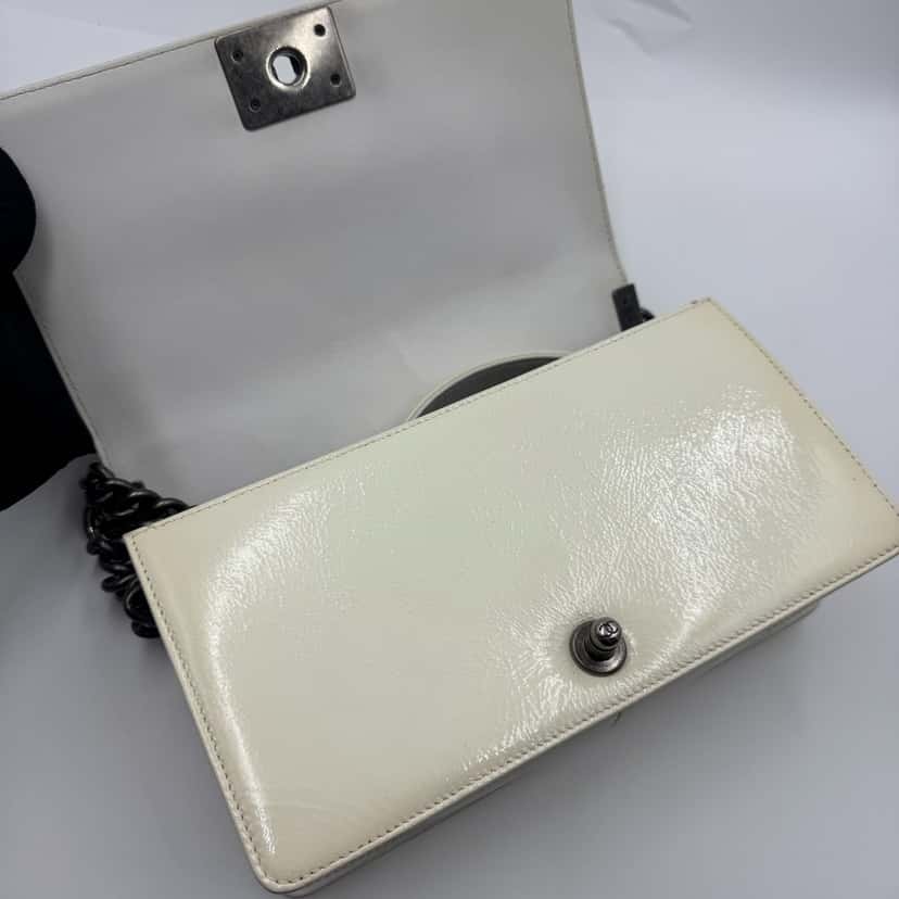 Chanel Boy White Fair condition - Inside View