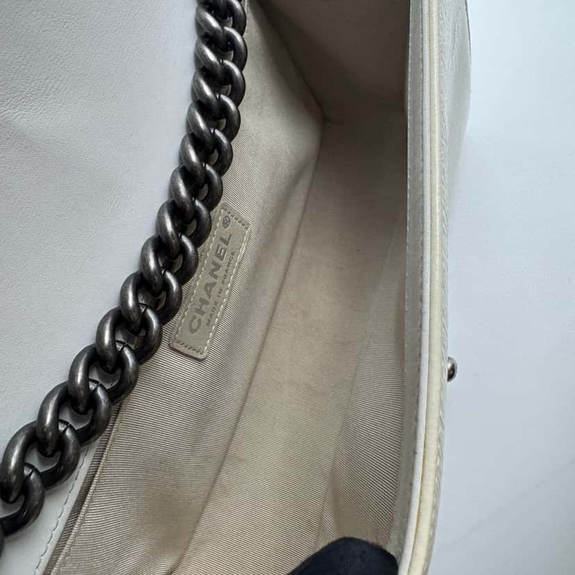 Chanel Boy White Fair condition - Model View