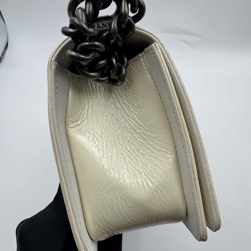 Chanel Boy White Fair condition - Box View