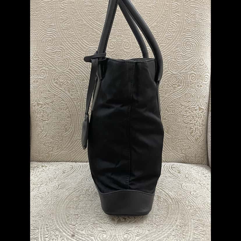 Prada Tessuto Nylon Tote Bag Black Very good condition - Model View