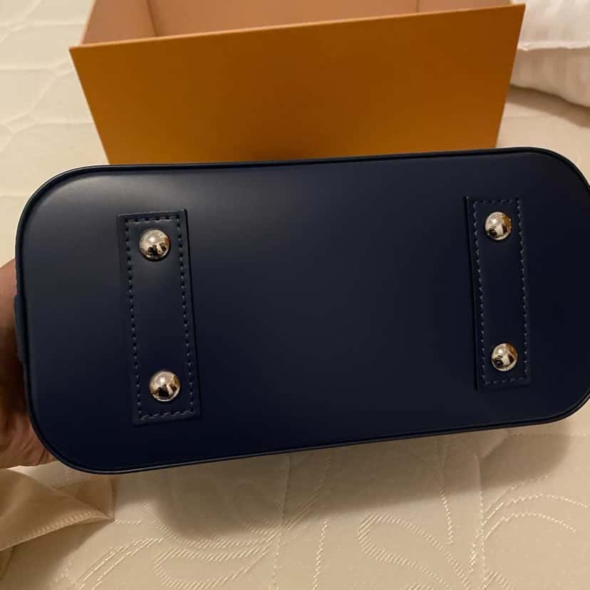 Louis Vuitton Alma BB Navy Leather Metal Very good condition - Model View