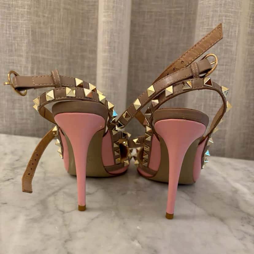 Valentino Garavani Rockstud Heels Pink Leather Never worn - Back View