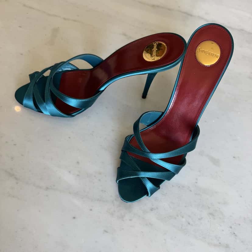 Saint Laurent Chandelle 95 Turquoise Lace Never worn, with tag - Model View