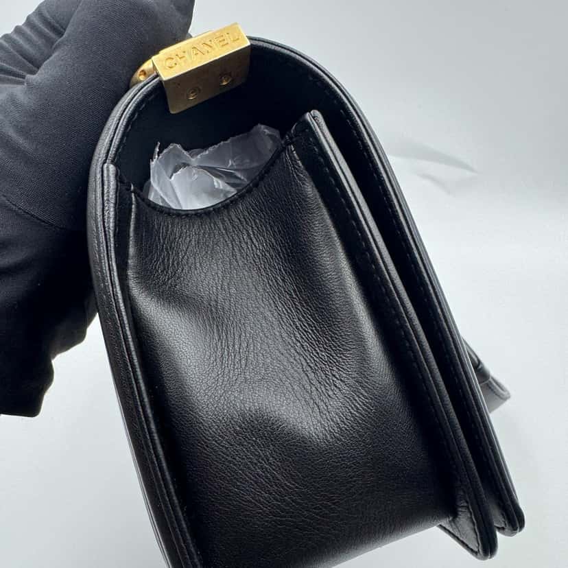 Chanel Boy Black Leather Good condition - Box View