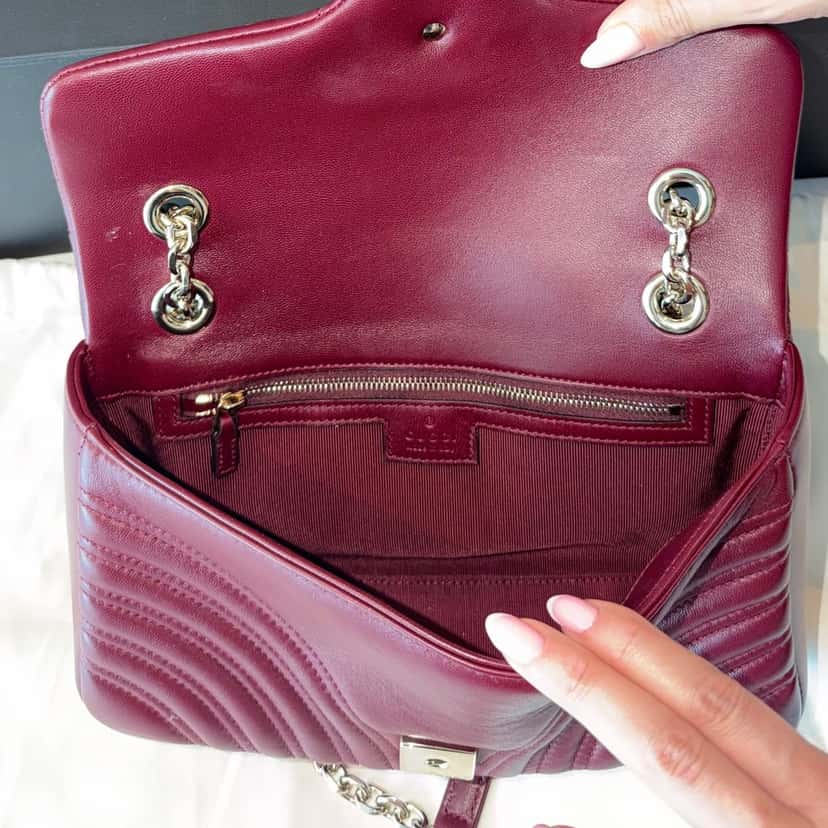 Gucci GG Marmont Burgundy Leather Never worn, with tag - Model View
