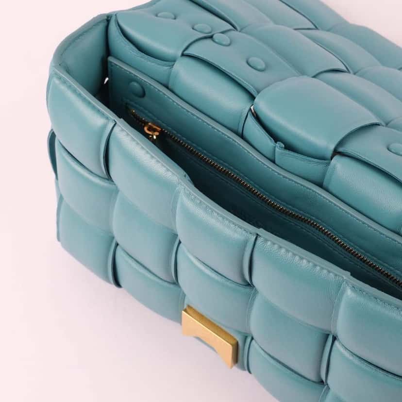 Bottega Veneta Cassette Bag Blue Leather Metal Never worn - Inside View
