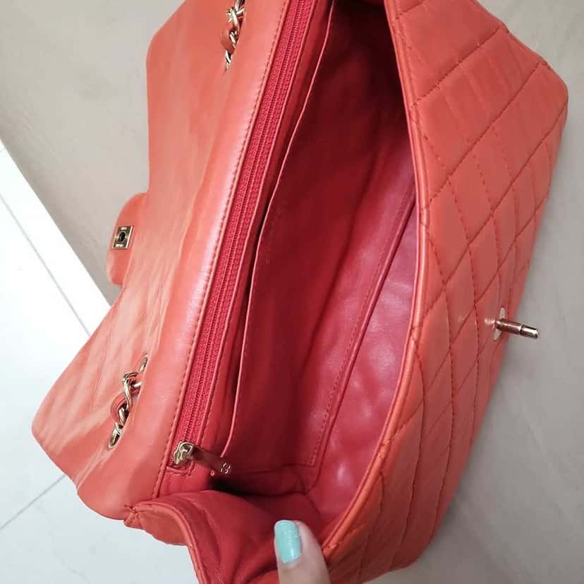 Chanel Classic Flap Red Leather Gold Good condition - Model View