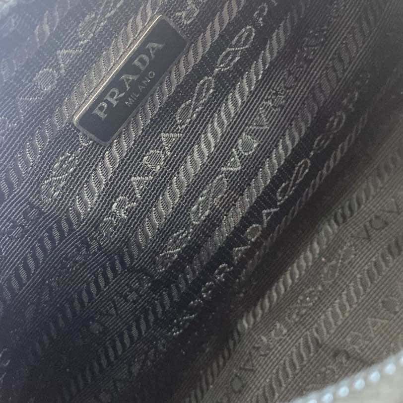 Prada Re-Edition 2000 Mini-Bag Black Silver Never worn - Inside View