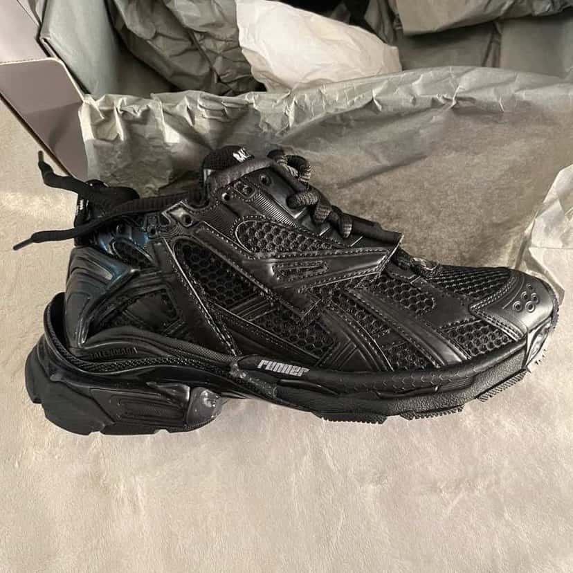Balenciaga Runner Sneakers Black Never worn, with tag - Inside View