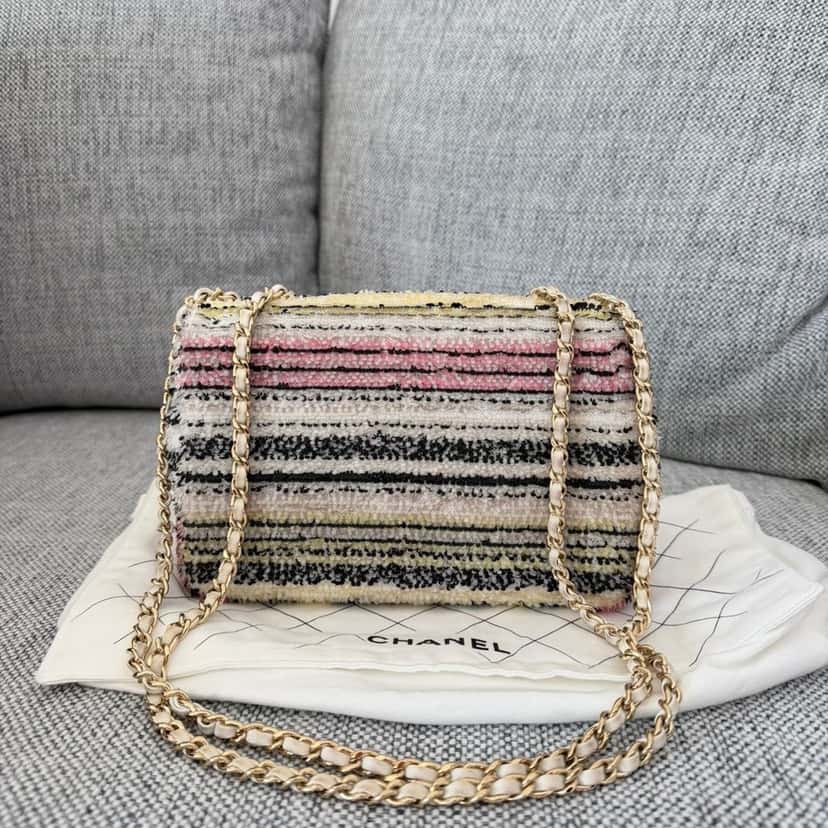 Chanel Flap Bag Pink Leather Very good condition - Back View