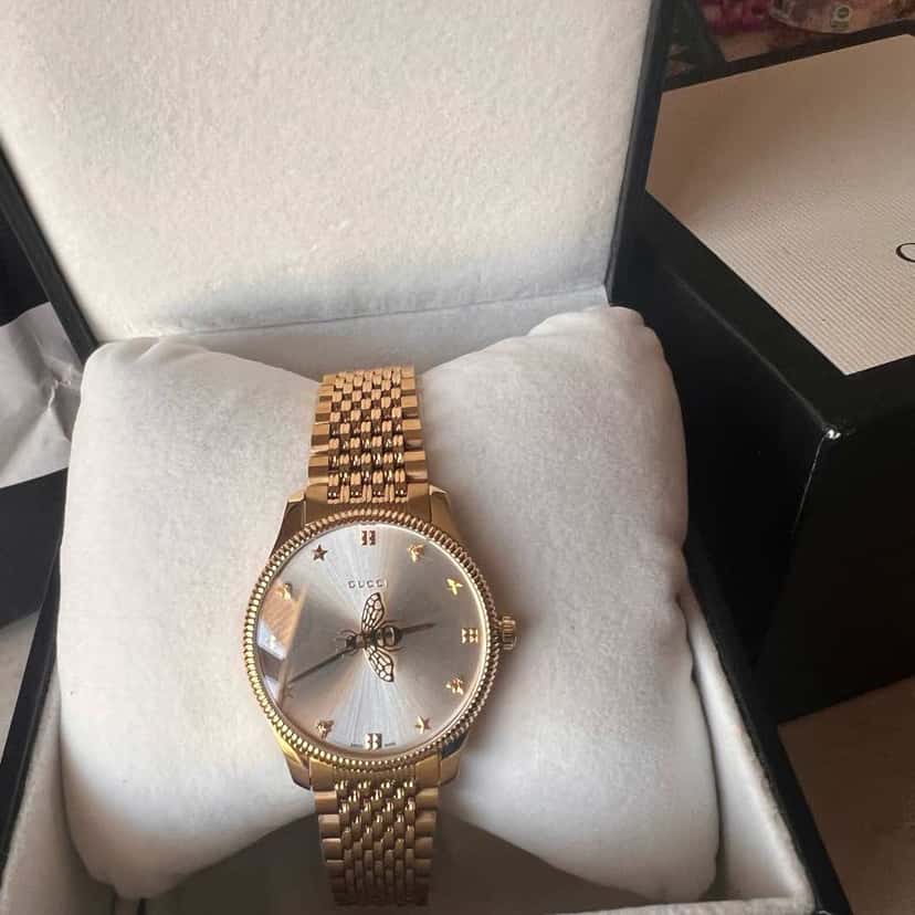 Gucci G-Timeless 36 mm Gold Never worn, with tag - Model View
