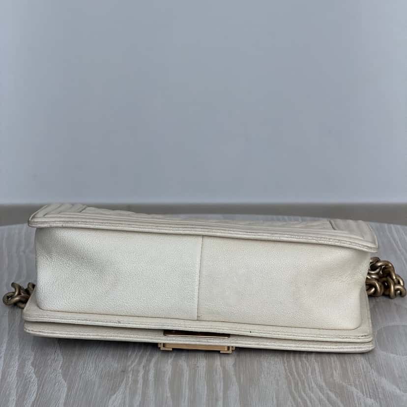 Chanel Small Boy Bag White Leather Good condition - Inside View