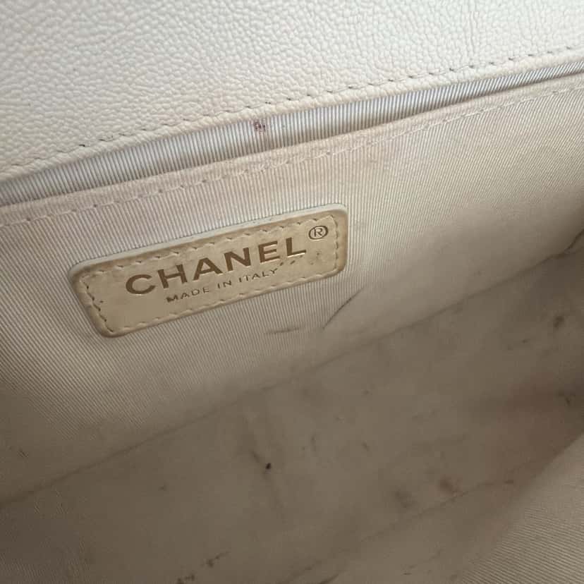 Chanel Small Boy Bag White Leather Good condition - Model View