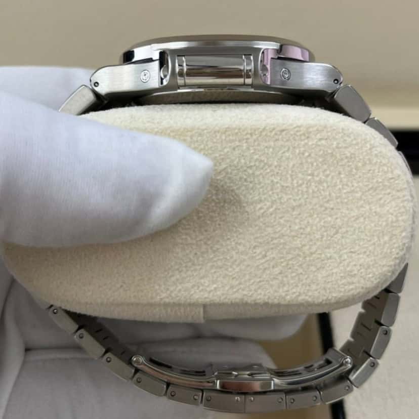 Patek Philippe Nautilus Annual Calendar 40mm Blue Never worn - Box View