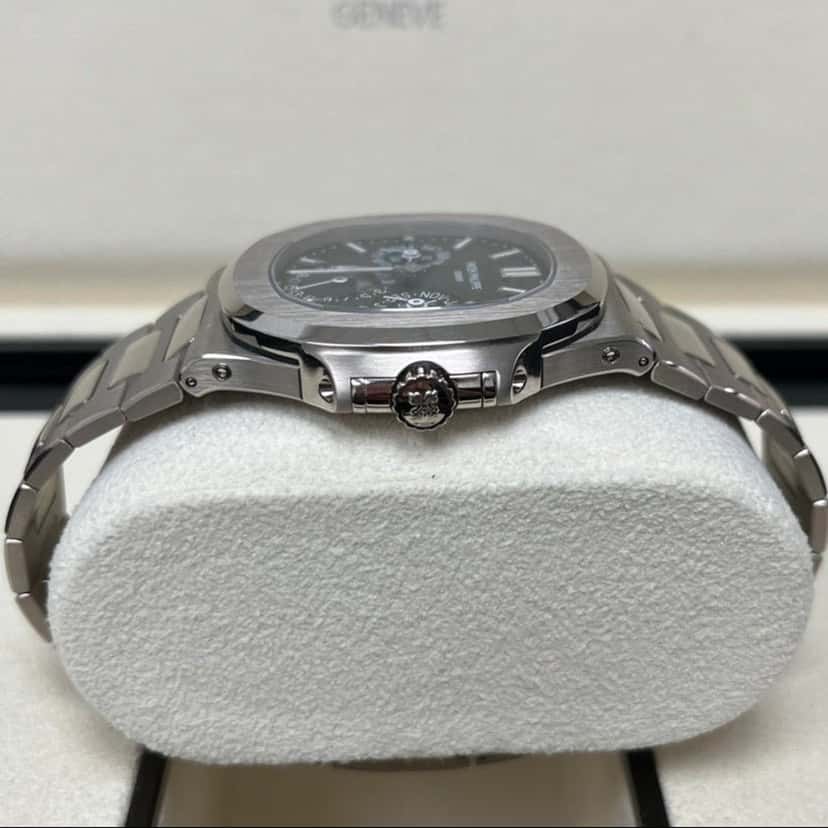 Patek Philippe Nautilus Perpetual Calendar 40mm Blue Never worn - Model View