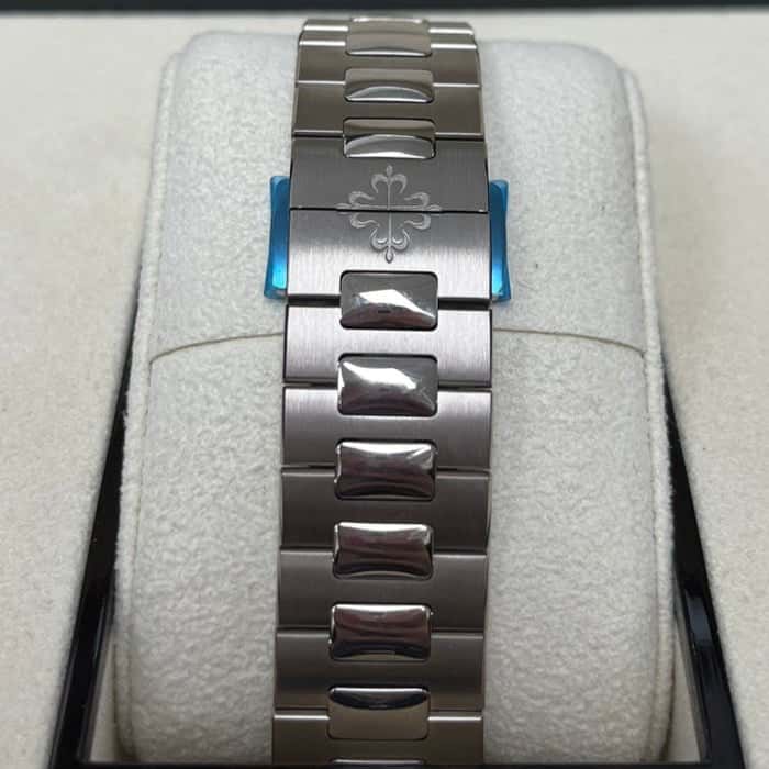 Patek Philippe Nautilus Perpetual Calendar 40mm Blue Never worn - Box View