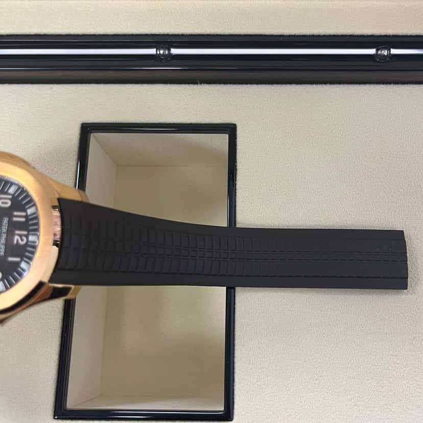 Patek Philippe Aquanaut Time Travel 42mm Pink Never worn - Model View