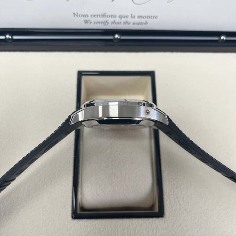 Patek Philippe Aquanaut Chronograph 42mm Black Never worn - Model View