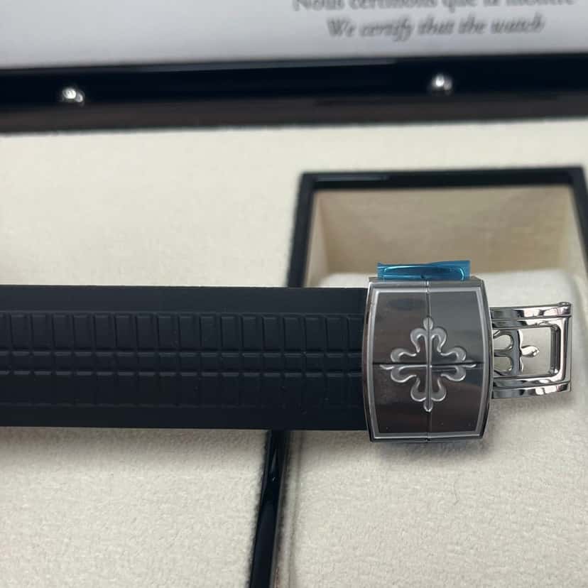 Patek Philippe Aquanaut Chronograph 42mm Black Never worn - Box View