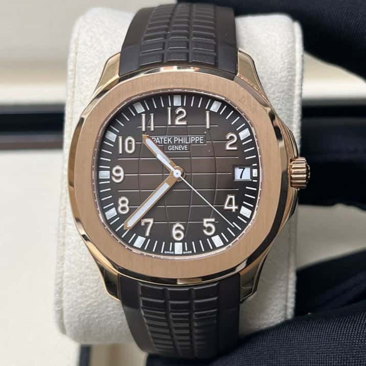 Patek Philippe Aquanaut 40mm Pink Never worn - Back View