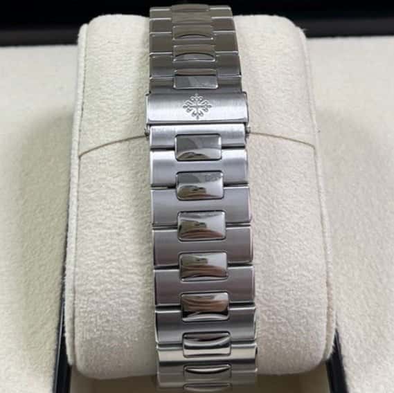 Patek Philippe Nautilus 40mm Blue Never worn - Box View