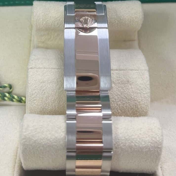 Rolex GMT-Master II 40mm Pink Never worn - Model View