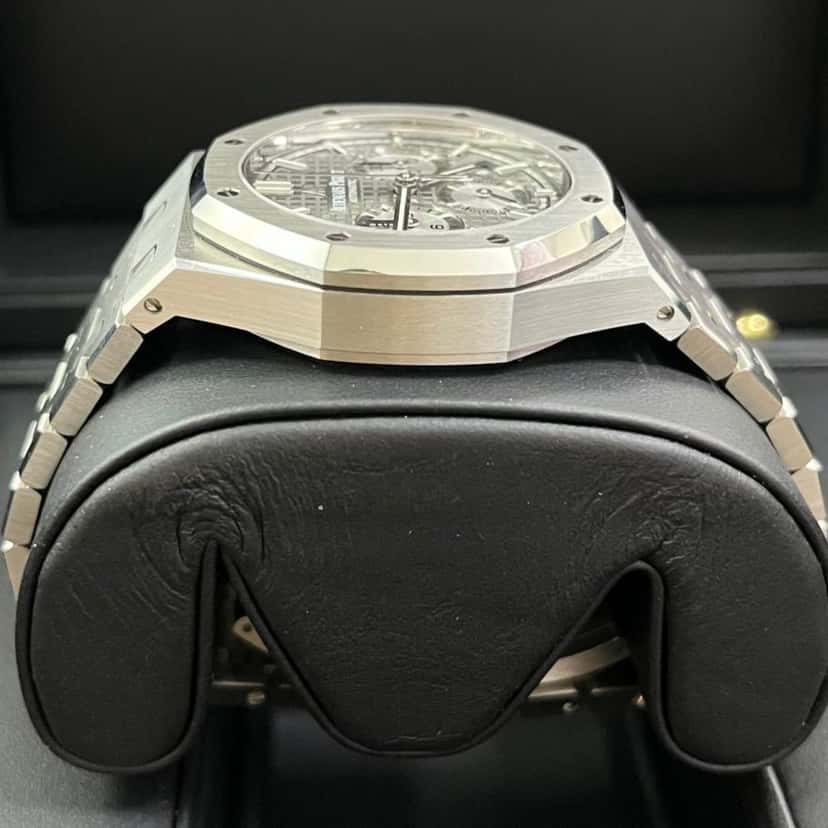 Audemars Piguet Royal Oak Selfwinding 38mm Silver Never worn - Model View
