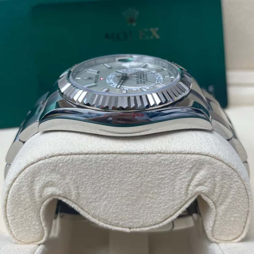 Rolex Sky-Dweller 42mm White Never worn - Model View