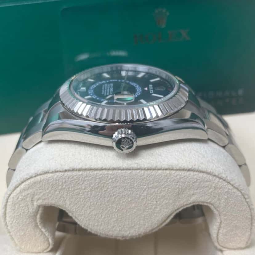 Rolex Sky-Dweller 42mm Blue Never worn - Inside View