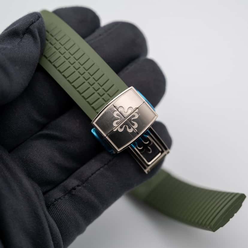 Patek Philippe Aquanaut 42mm Green Never worn - Model View