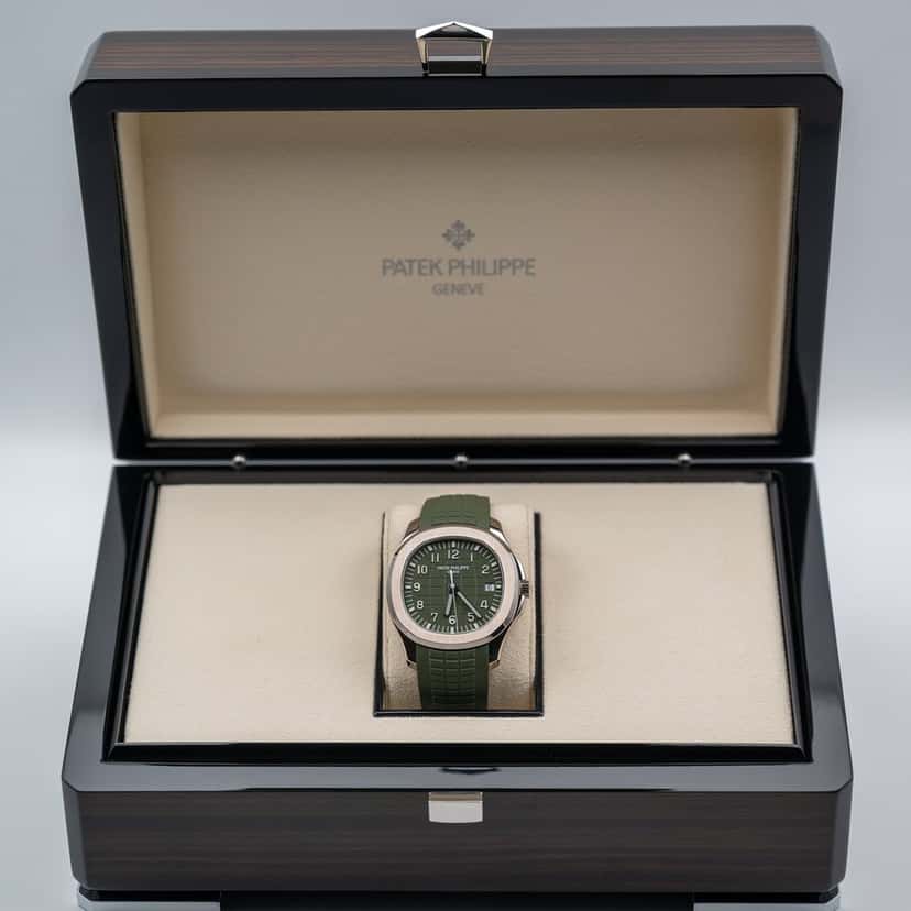 Patek Philippe Aquanaut 42mm Green Never worn - Box View