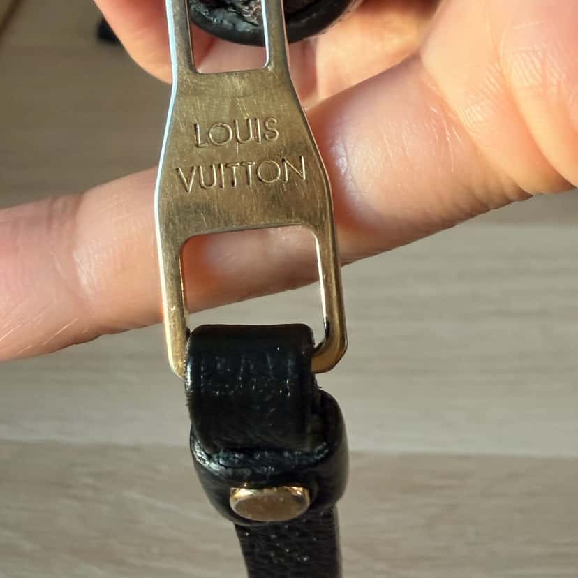 Louis Vuitton Monogram Empreinte Zippy Wallet Black Good condition - Inside View