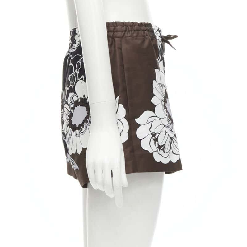 Valentino Garavani Floral Drawstring Brown Silk Never worn - Model View