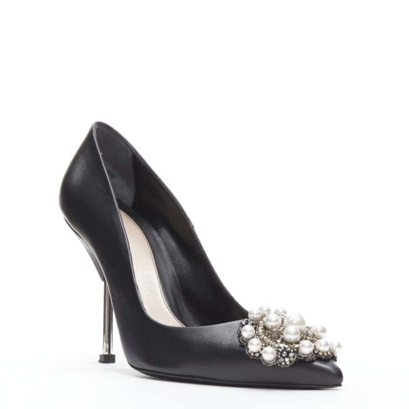 Alexander McQueen Pearl Stiletto Pumps Black Leather Very good condition - Front View