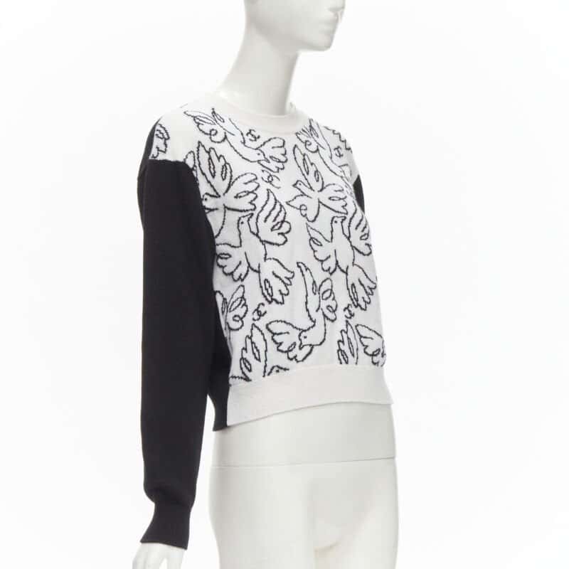 Chanel Dove CC Pullover White Cashmere Never worn - Inside View