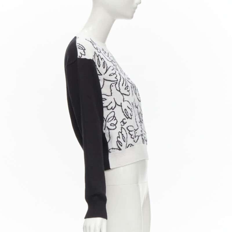 Chanel Dove CC Pullover White Cashmere Never worn - Model View
