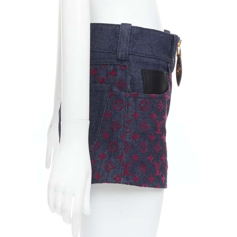 Louis Vuitton 1ABSRX Burgundy Denim Never worn, with tag - Model View