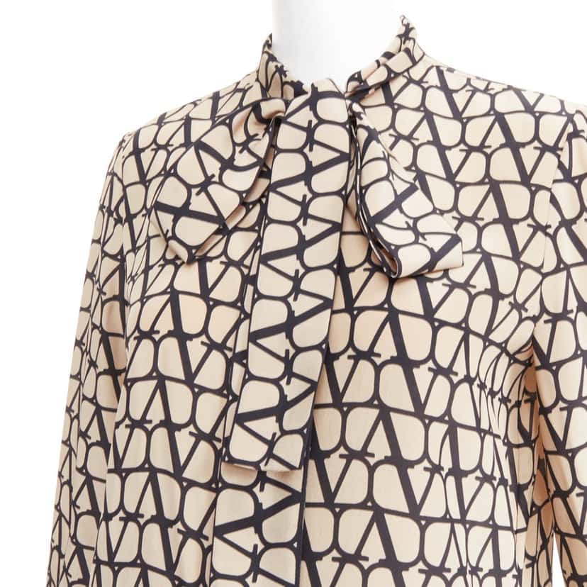 VALENTINO GARAVANI Product Beige Silk Very good condition - Back View