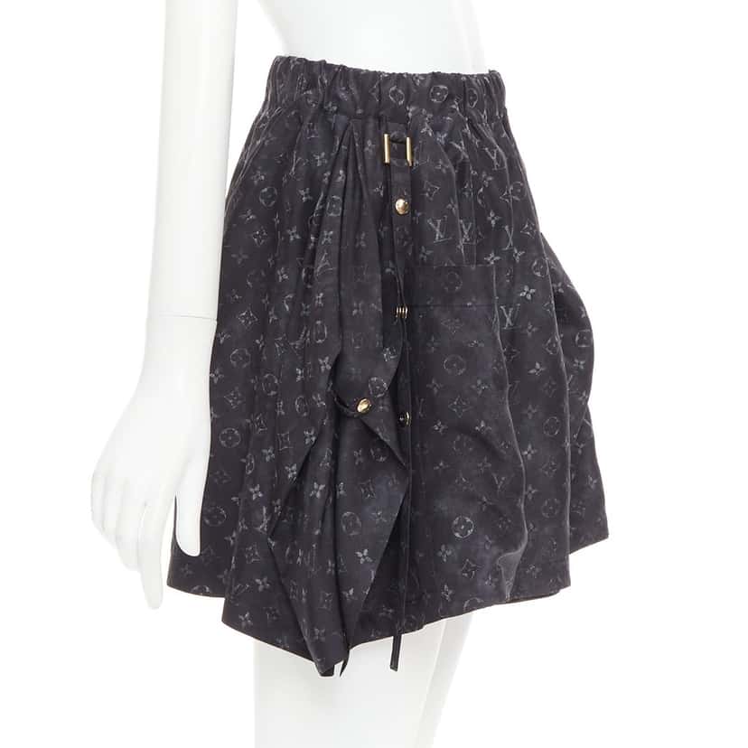 Louis Vuitton 1AAY5G Monogram Cloud Pocket Grey Silk Very good condition - Model View